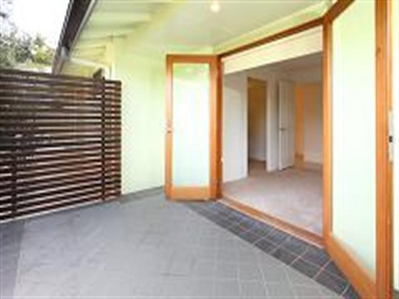 6 Robyn Street, Chapel Hill QLD 4069