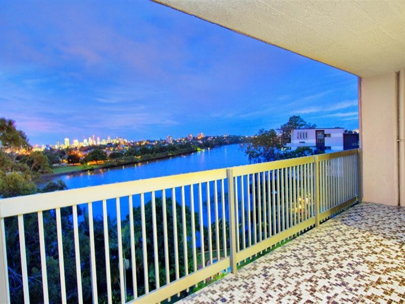 25/72 Sandford Street, St Lucia QLD 4067