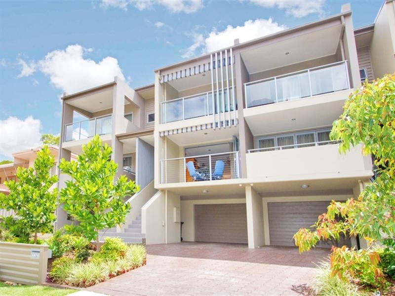 63a Douglas Street, St Lucia QLD 4067