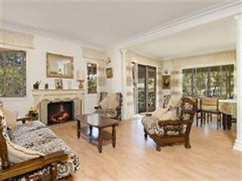 2 Mavis Street, St Lucia QLD 4067