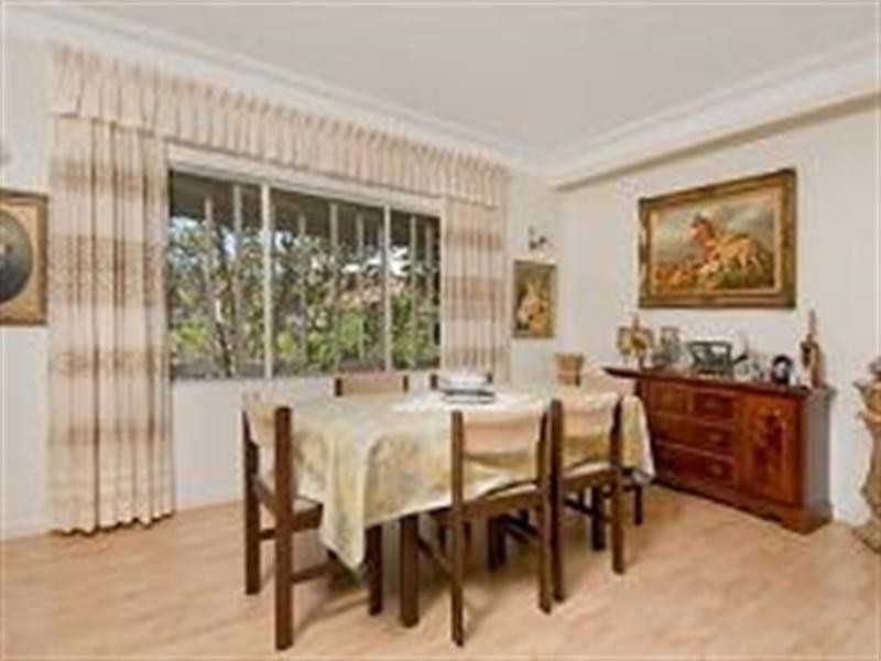 2 Mavis Street, St Lucia QLD 4067