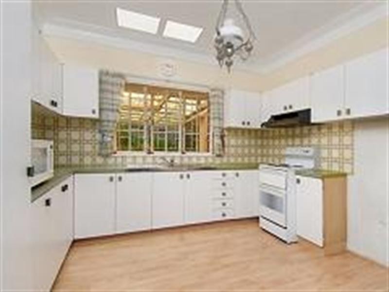 2 Mavis Street, St Lucia QLD 4067