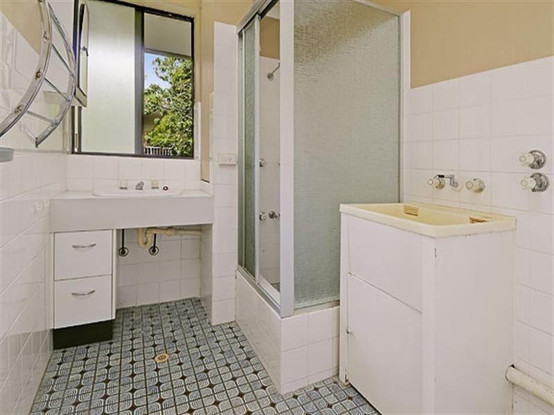 8/67 Warren Street, St Lucia QLD 4067