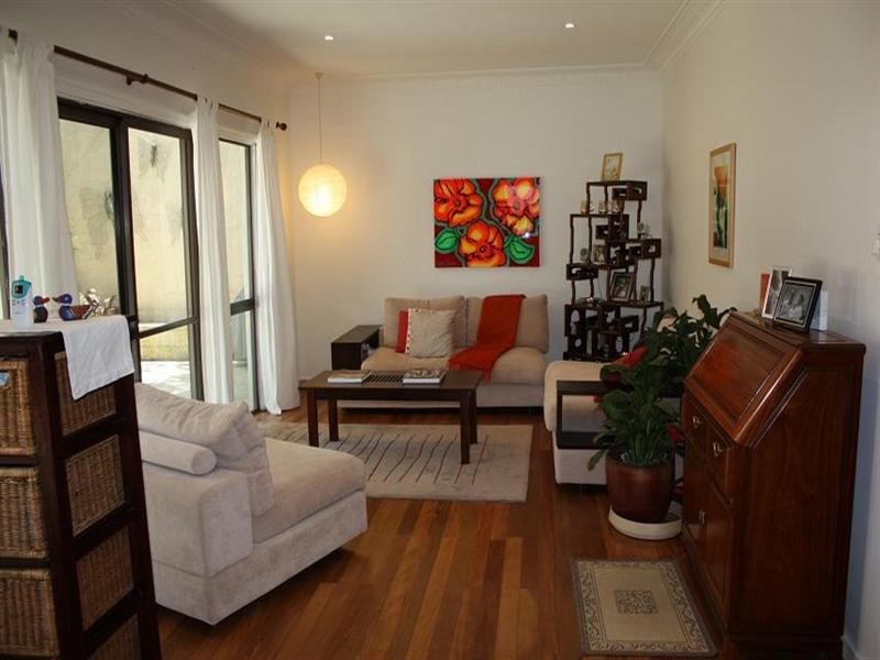 42 Boomerang Road, St Lucia QLD 4067