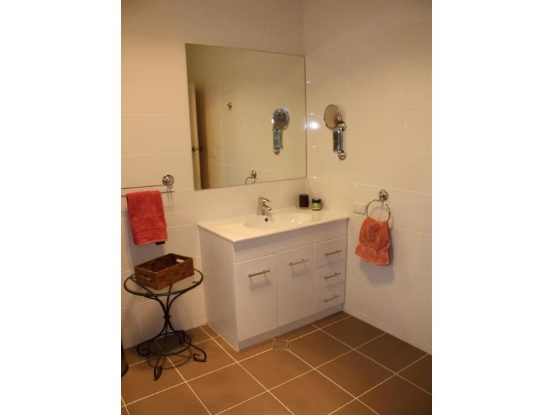 42 Boomerang Road, St Lucia QLD 4067