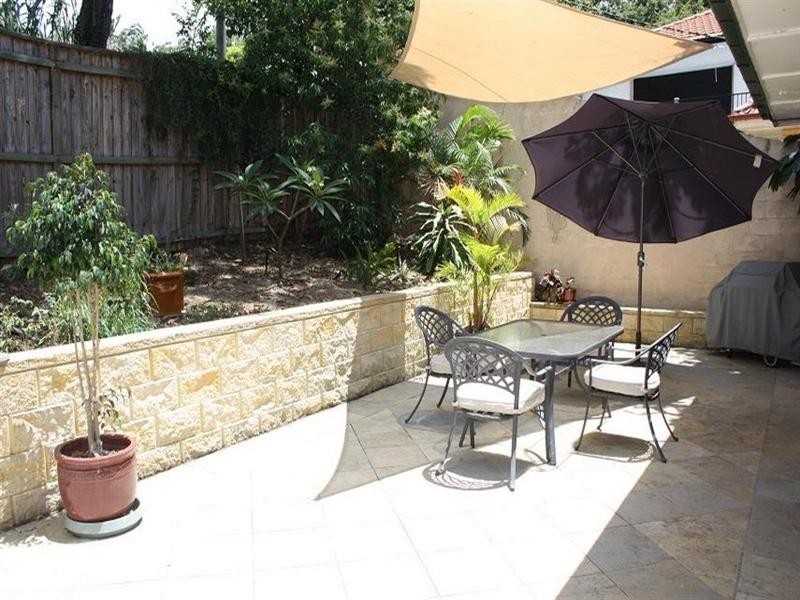 42 Boomerang Road, St Lucia QLD 4067