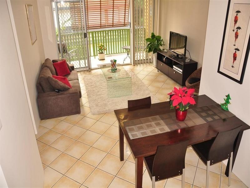 2/54 Lambert Road, Indooroopilly QLD 4068