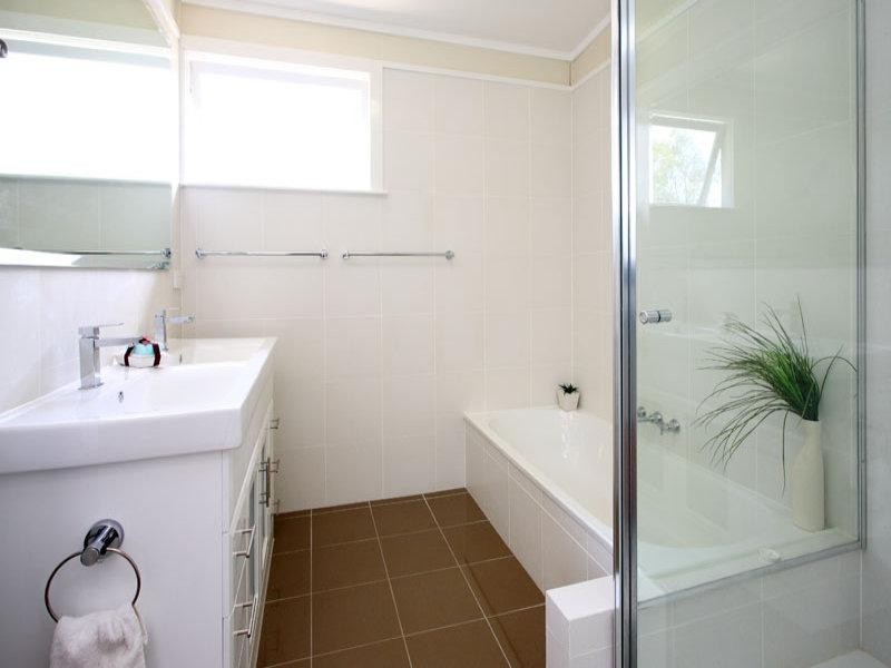 13 Kenton Street, Chapel Hill QLD 4069