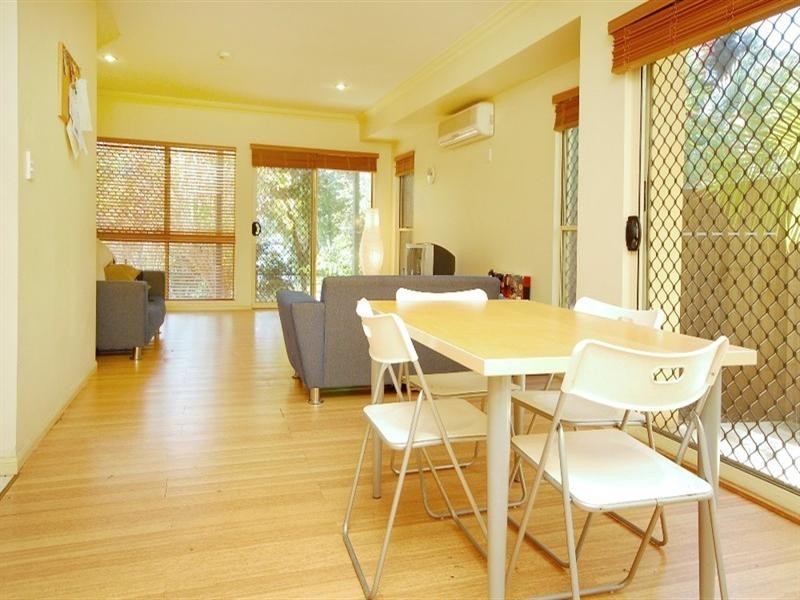 1/24 Brisbane Street, St Lucia QLD 4067