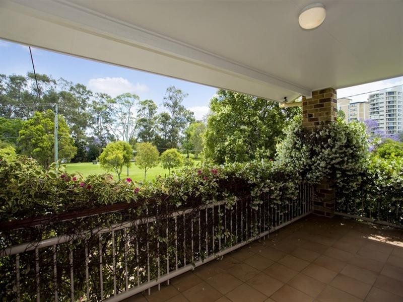 35 Macquarie Street, St Lucia QLD 4067