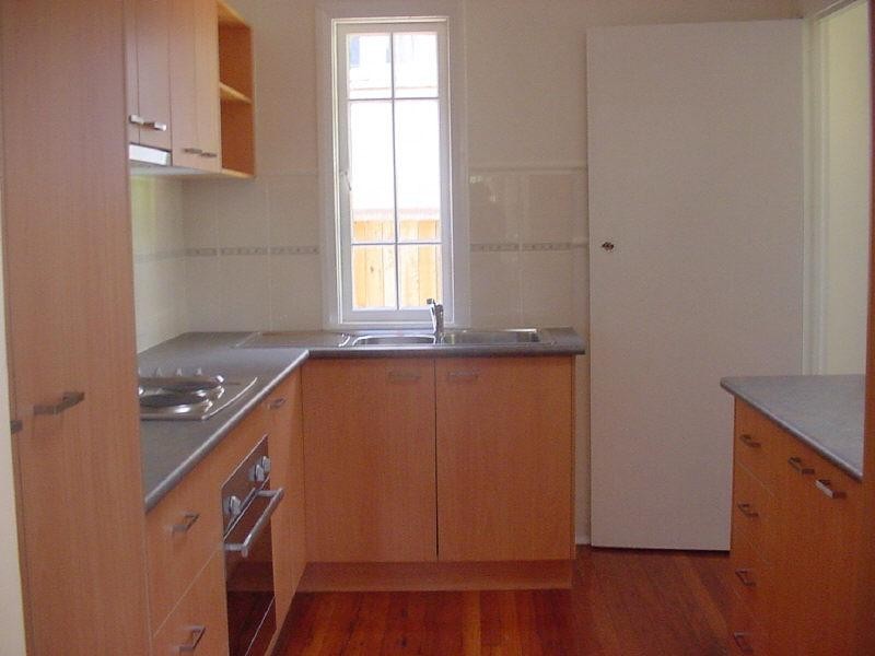 8 Fifth Avenue, St Lucia QLD 4067