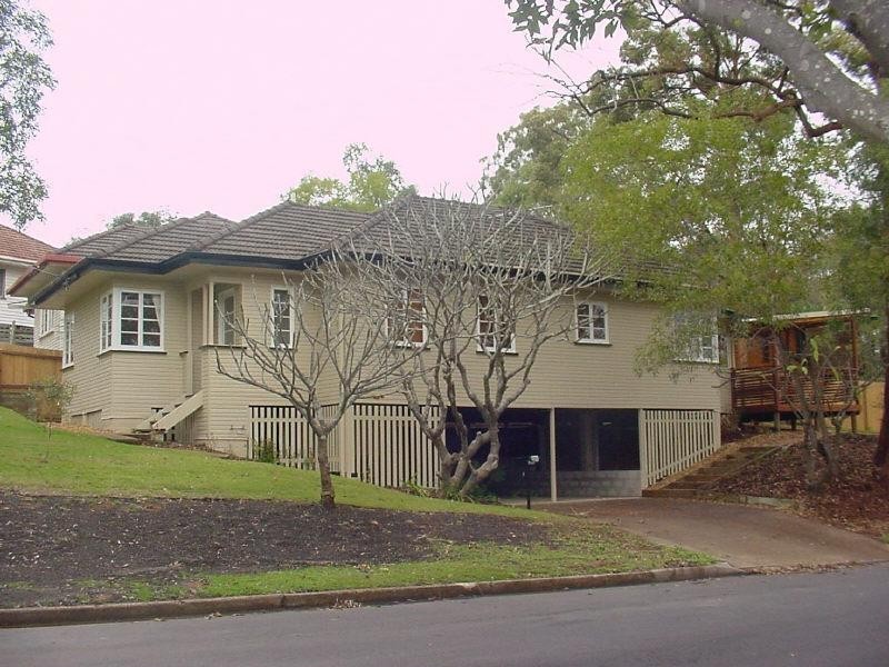 8 Fifth Avenue, St Lucia QLD 4067