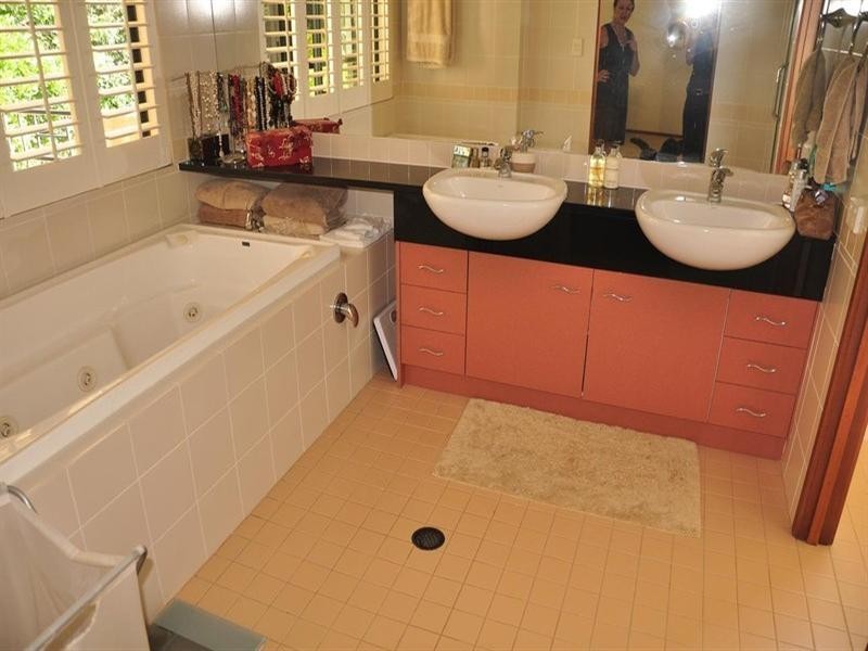 206 Hawken Drive, St Lucia QLD 4067