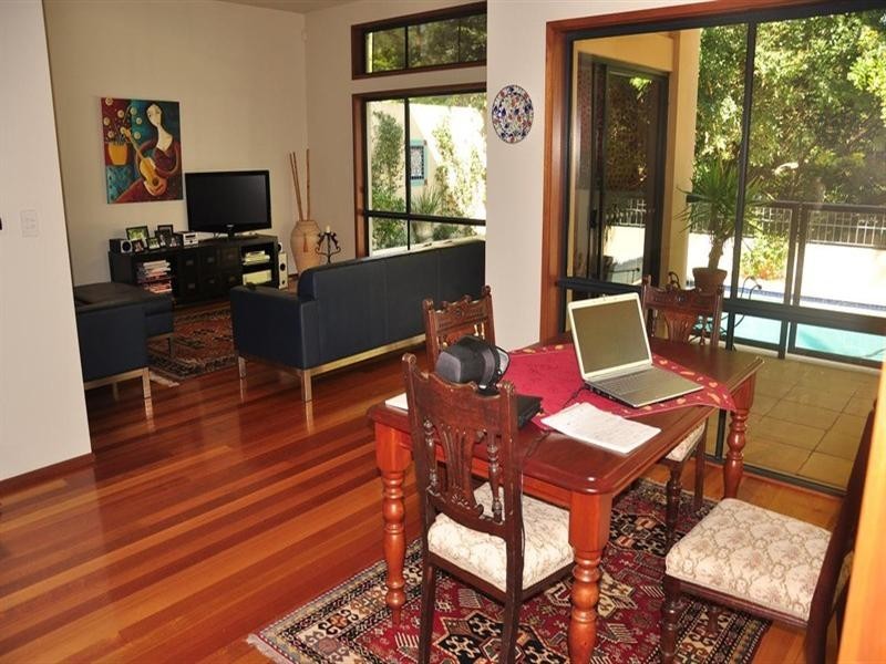 206 Hawken Drive, St Lucia QLD 4067