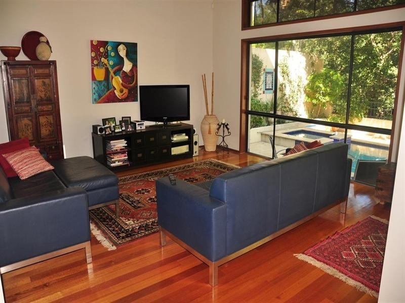 206 Hawken Drive, St Lucia QLD 4067