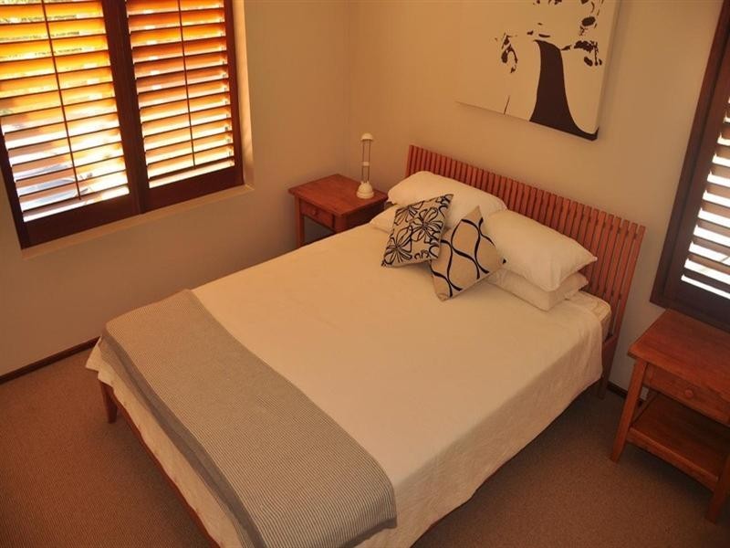 206 Hawken Drive, St Lucia QLD 4067