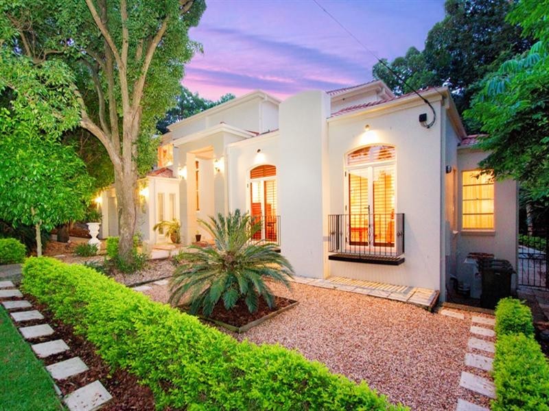 88 Eighth Avenue, St Lucia QLD 4067