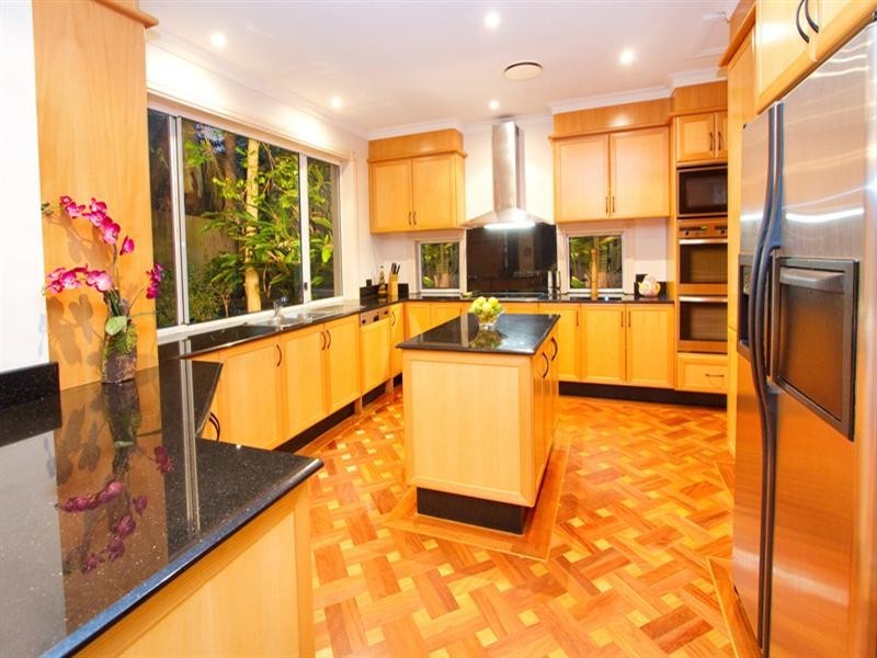 88 Eighth Avenue, St Lucia QLD 4067
