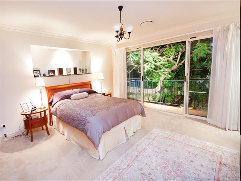 88 Eighth Avenue, St Lucia QLD 4067