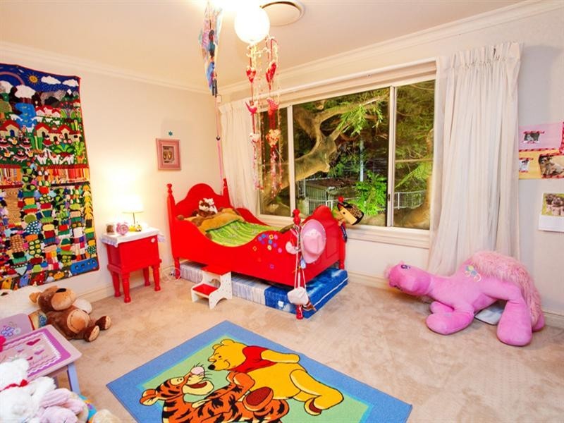 88 Eighth Avenue, St Lucia QLD 4067