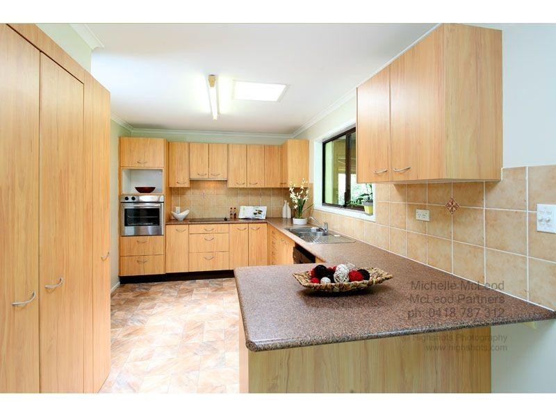 17 Neptune Street, Chapel Hill QLD 4069