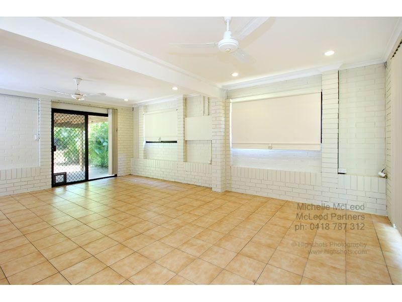 17 Neptune Street, Chapel Hill QLD 4069