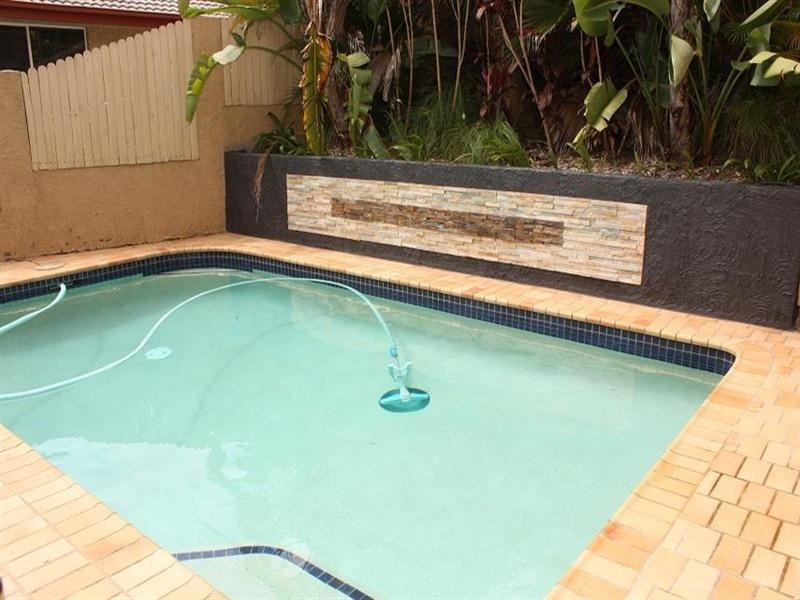 8 Evergreen Close, Kenmore QLD 4069