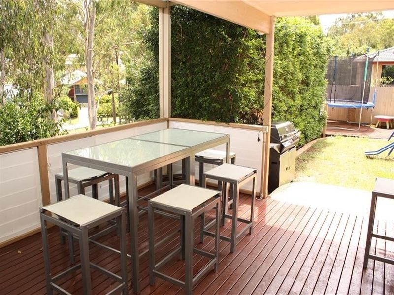 8 Evergreen Close, Kenmore QLD 4069