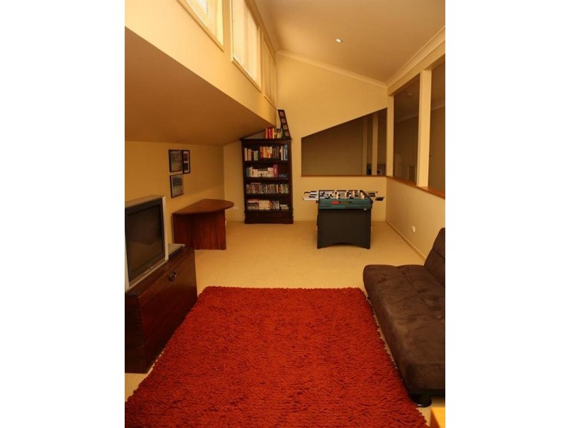 8 Evergreen Close, Kenmore QLD 4069