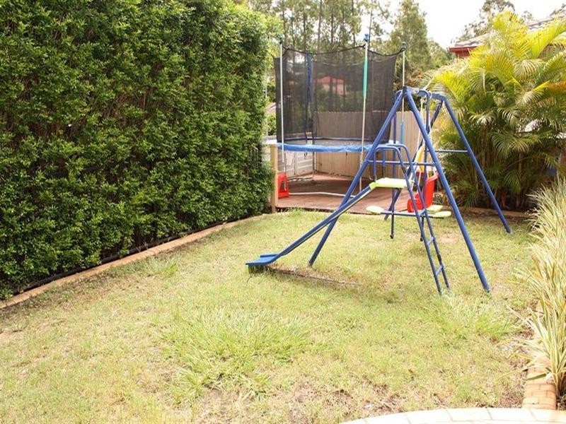 8 Evergreen Close, Kenmore QLD 4069