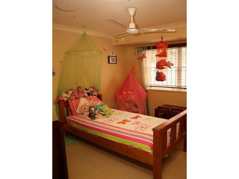 8 Evergreen Close, Kenmore QLD 4069