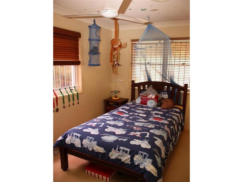 8 Evergreen Close, Kenmore QLD 4069