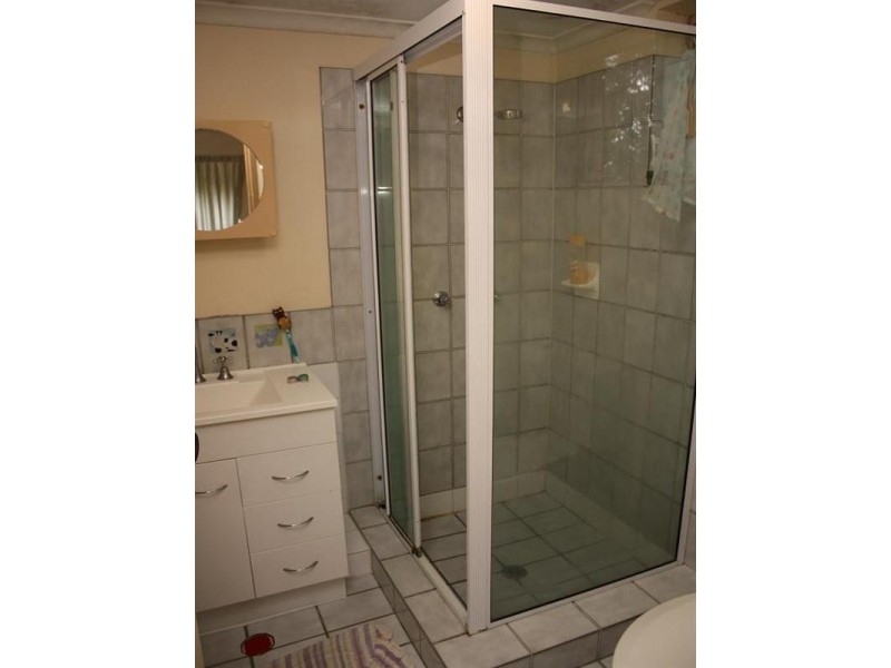 3/226 Carmody Rd (Corner of Warren Street), St Lucia QLD 4067