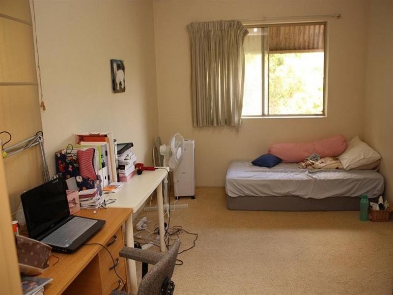 3/226 Carmody Rd (Corner of Warren Street), St Lucia QLD 4067