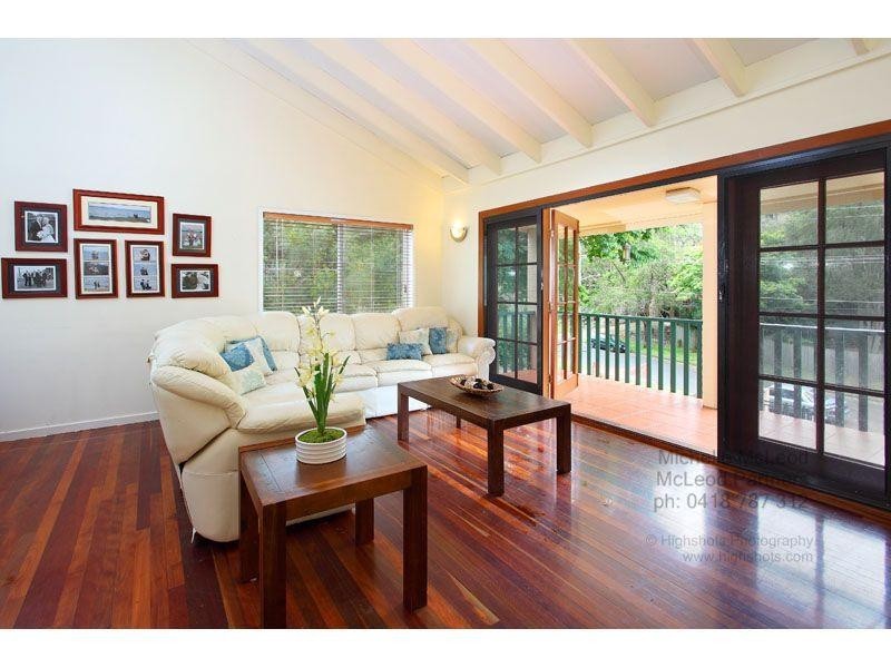 12 Tucker Street, Chapel Hill QLD 4069