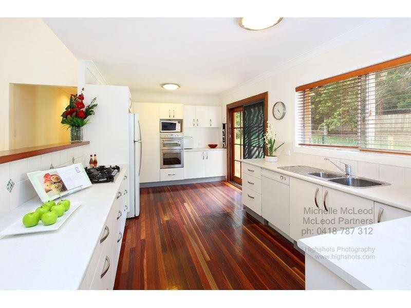 12 Tucker Street, Chapel Hill QLD 4069