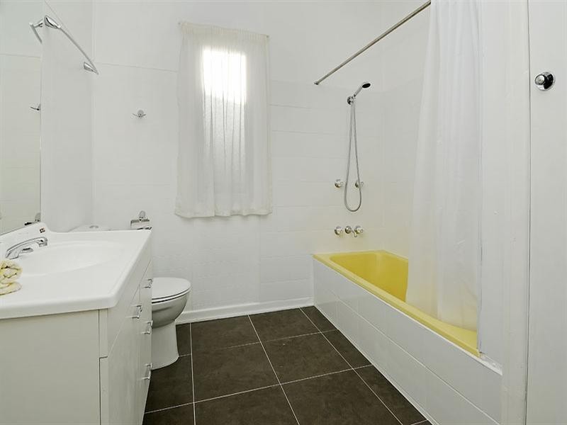 16 Calston Street, Oxley QLD 4075