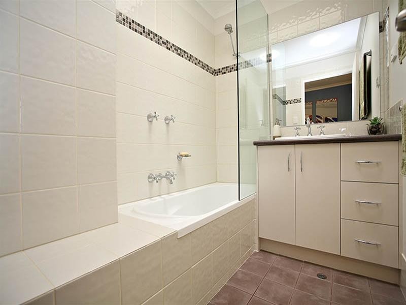 4/46 Newcross Street, Indooroopilly QLD 4068