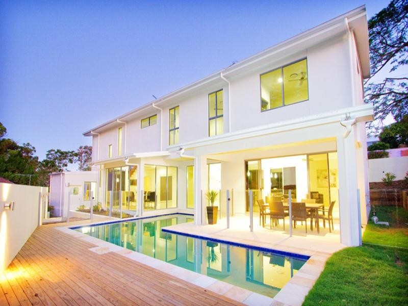 136 Hawken Drive, St Lucia QLD 4067