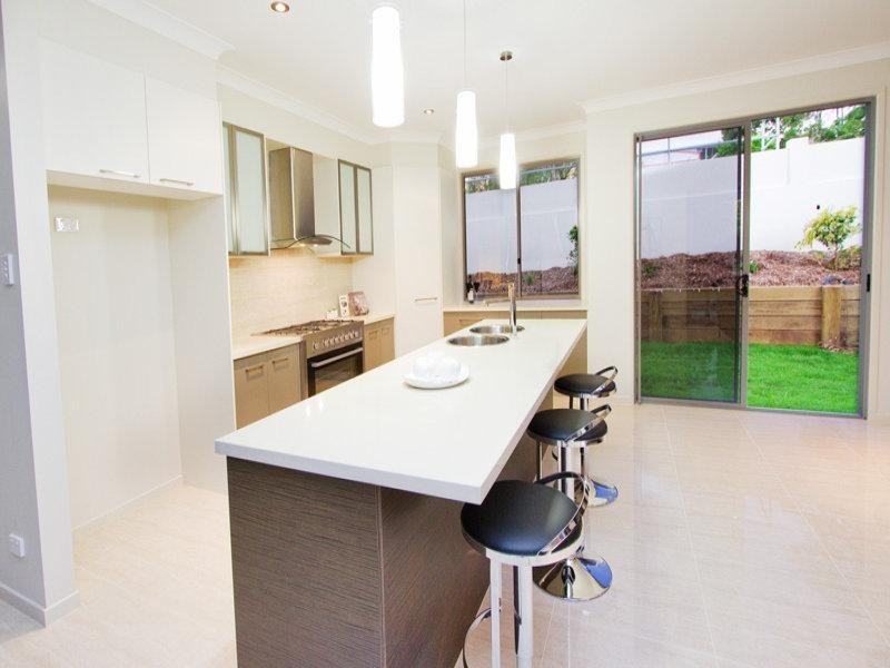 136 Hawken Drive, St Lucia QLD 4067