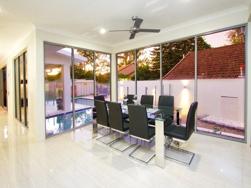 136 Hawken Drive, St Lucia QLD 4067