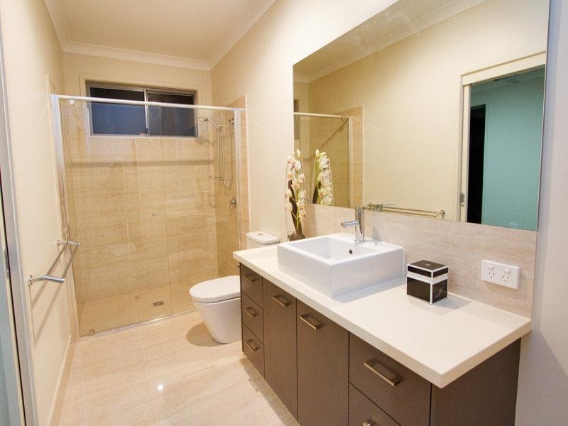 136 Hawken Drive, St Lucia QLD 4067