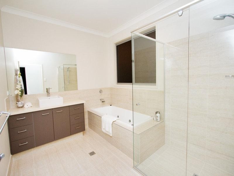 136 Hawken Drive, St Lucia QLD 4067