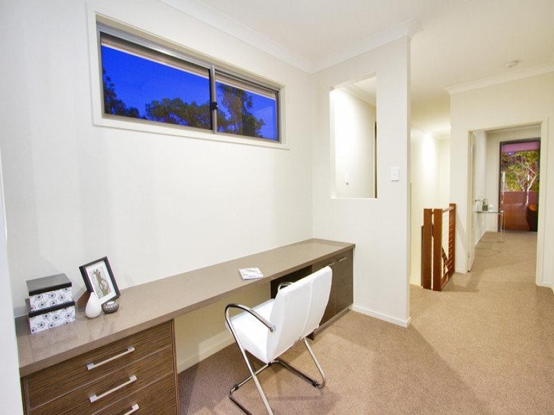 136 Hawken Drive, St Lucia QLD 4067