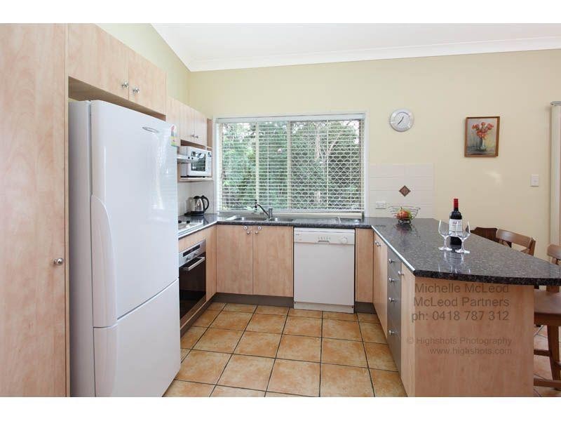 38 Henry Street, Chapel Hill QLD 4069