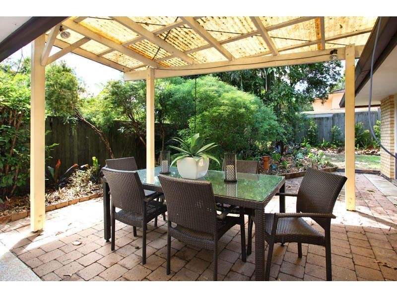 18 Harvard Street, Kenmore QLD 4069