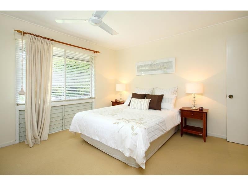 18 Harvard Street, Kenmore QLD 4069