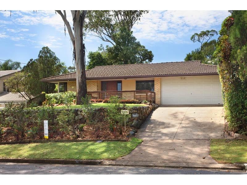 18 Harvard Street, Kenmore QLD 4069
