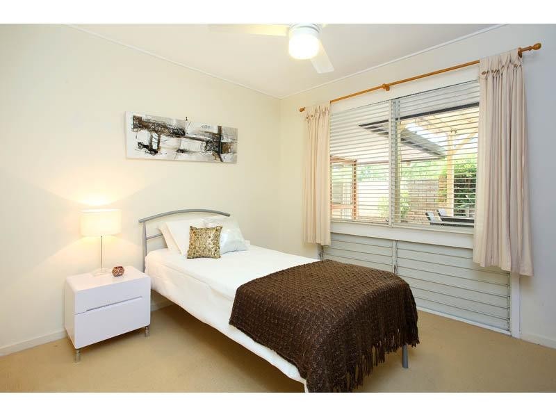 18 Harvard Street, Kenmore QLD 4069