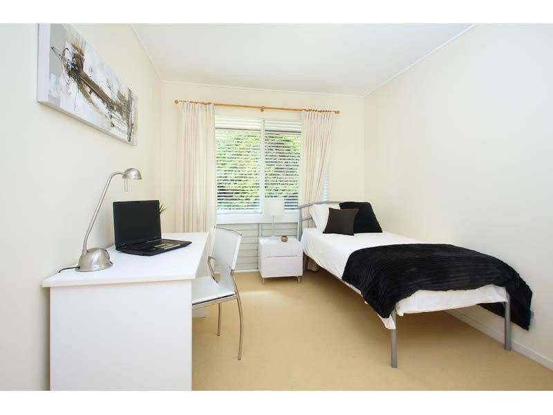 18 Harvard Street, Kenmore QLD 4069